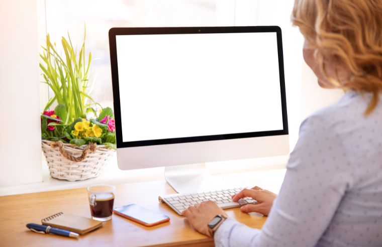 Computer Station at Furama Darling Harbour, Sydney Hotel