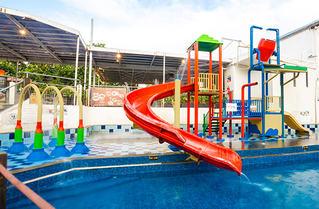 Slide'n Splash water play facility