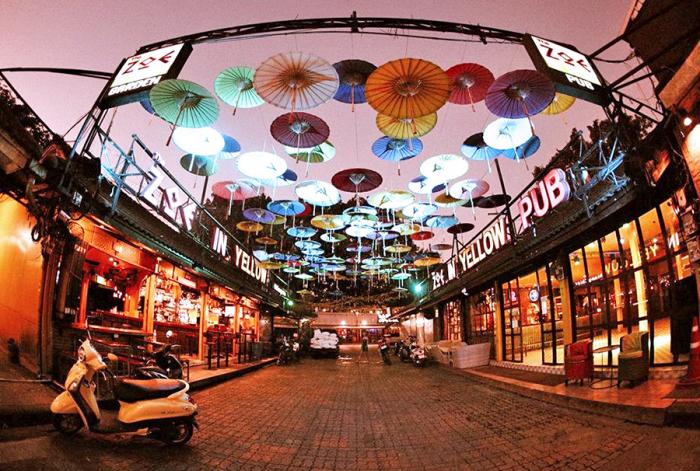 5topspotsnightoutchiangmaiCover-900x606