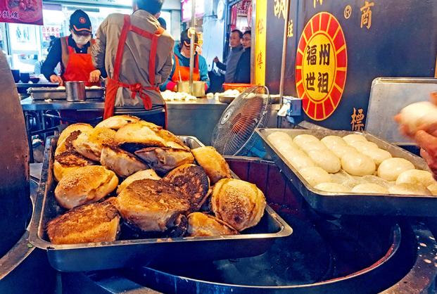 6-michelin-bib-gourmand-awarded-street-food-stalls-in-taipei-Cover