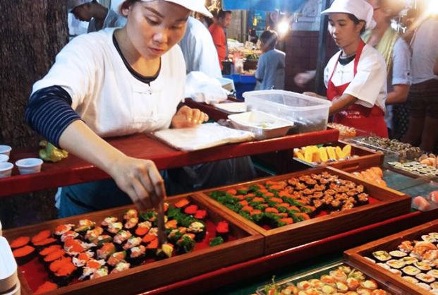 blog_chiangmai_shopping_sushi-at-sunday-walking