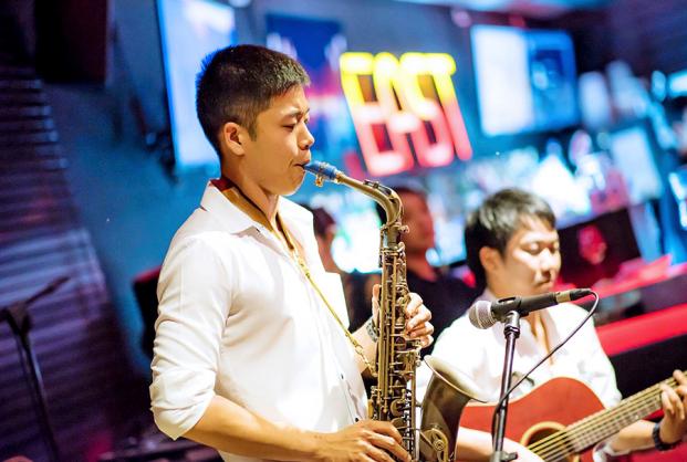 budgetnightlifehuahinCover-900x606