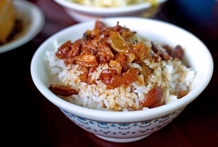 10unmissabletaiwannightmarketeatsCover-900x606