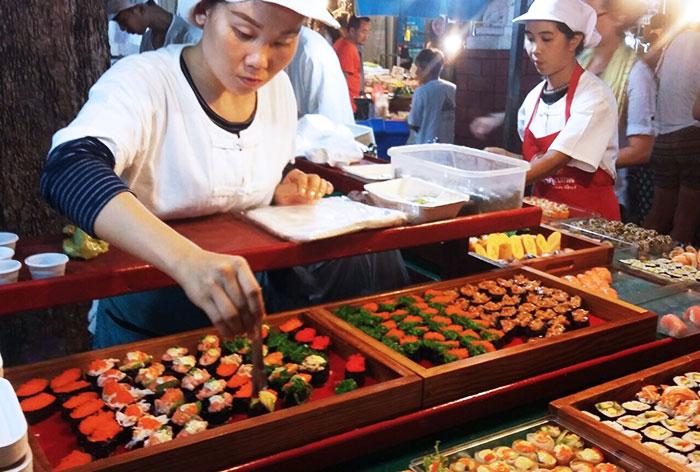 blog_chiangmai_shopping_sushi-at-sunday-walking