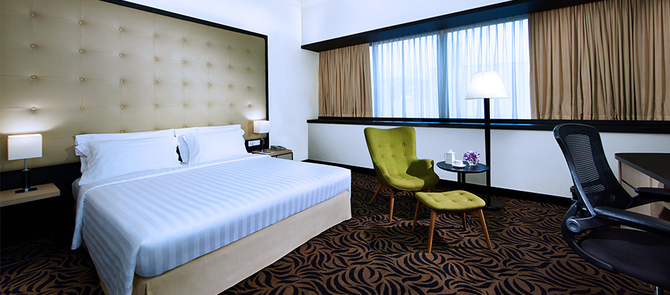 Furama RiverFront Deluxe Room